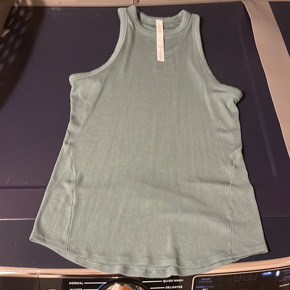Lululemon Hold tight tank size 8 Green